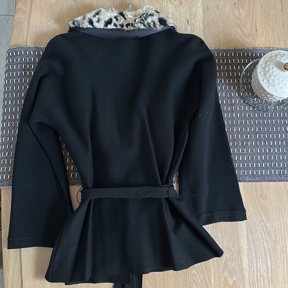 NEW WITH TAGS CACHE BLACK FAUX FUR COLLAR SWEATER - Picture 4 of 7